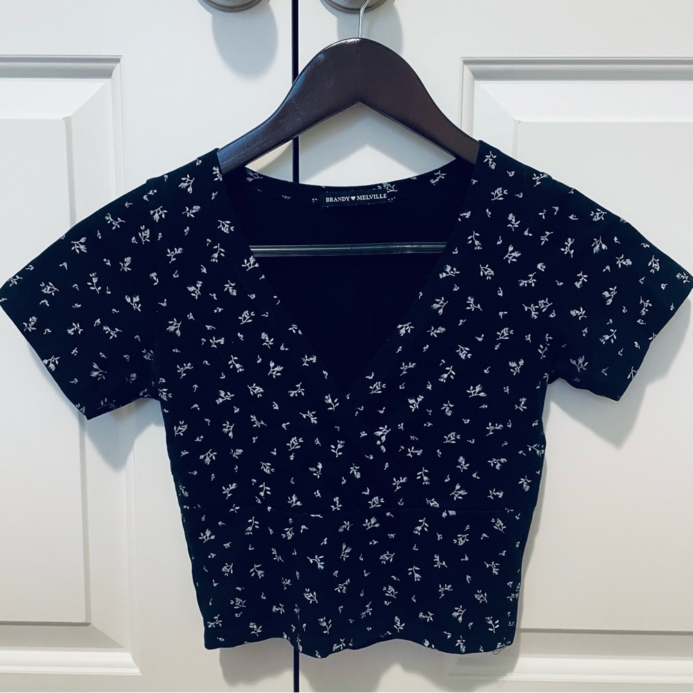 🖤 Brandy Melville Black Floral Amara Top 🖤